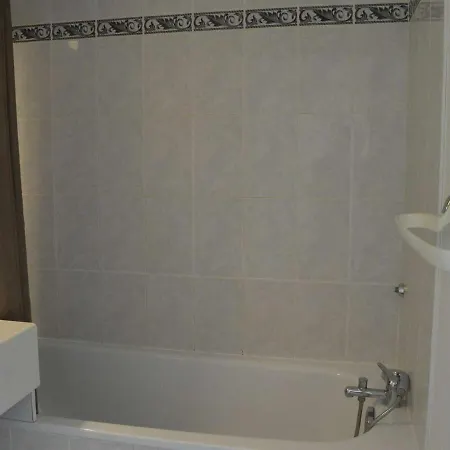 Cap D'agde, 2 Pieces, 4 Personnes - Fr-1-249-40 آجد